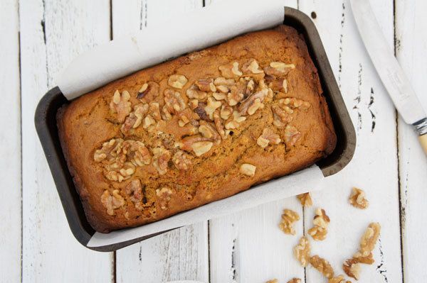 banana-and-walnut-cake-recipe-506004-1